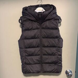 Uniqlo Dark Gray Hooded Down Size Medium Puffer Vest Made in 2016